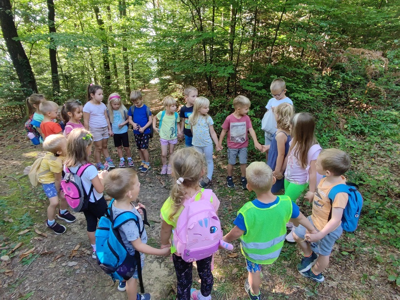 Projekt gozdna pedagogika v povezavi s projektom Znanje o gozdovih (LEAF)